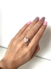 Cargar imagen en el visor de la galería, Anillo de Cuarzo Rosa