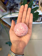 Cargar imagen en el visor de la galería, ESFERA DE RODOCROSITA
