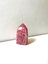 Cargar imagen en el visor de la galería, OBELISCO DE RODOCROSITA