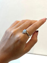 Cargar imagen en el visor de la galería, Anillo Moonstone
