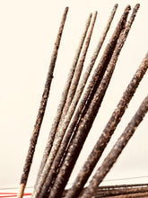 Cargar imagen en el visor de la galería, Copal Negro
