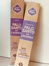 Cargar imagen en el visor de la galería, Sahumerios de Palo santo con Lavanda Sagrada Madre
