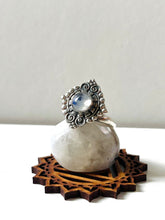 Cargar imagen en el visor de la galería, Anillo Moonstone
